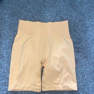 BO + TEE BIKER SHORT